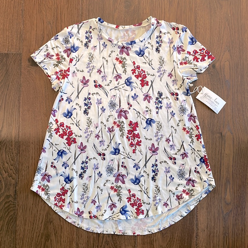 Grace & Lace tee, size XS